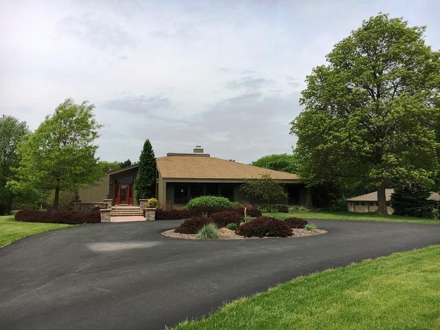 6850 S Lost Nation Rd., Dixon, IL 61021