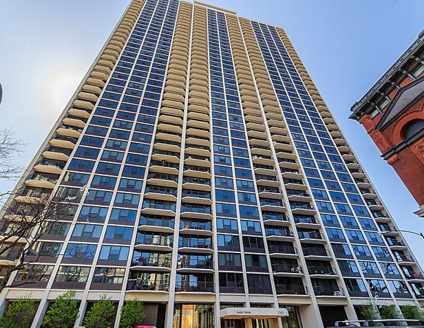 1560 N Sandburg Ter. #3905J, Chicago, IL 60610
