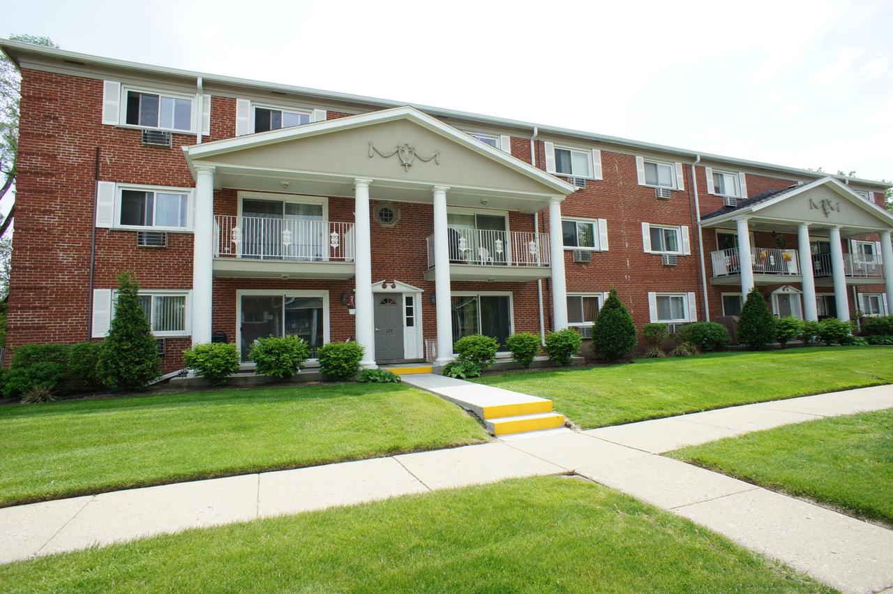 105 E Lillian Ave. #2D, Arlington Heights, IL 60004