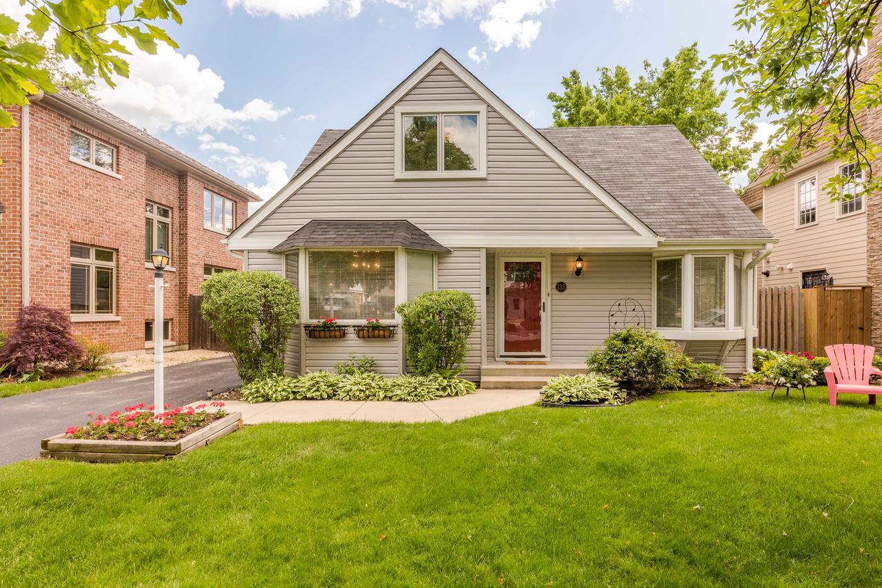 135 Montgomery Ln., Glenview, IL 60025