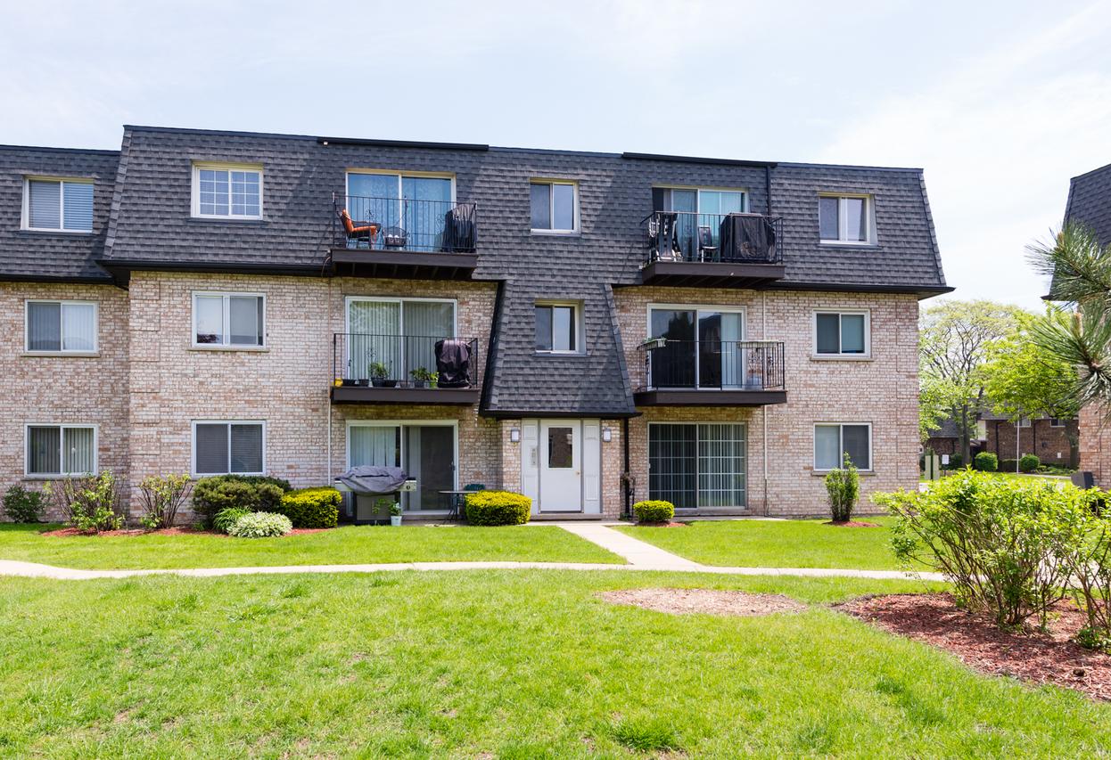 9444 Bay Colony Dr. #1S, Des Plaines, IL 60016