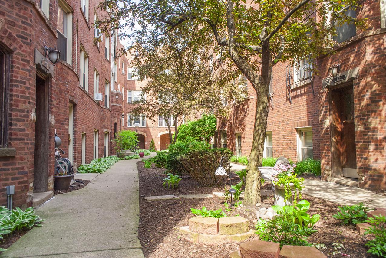 4124 N Kedvale Ave. #201, Chicago, IL 60641