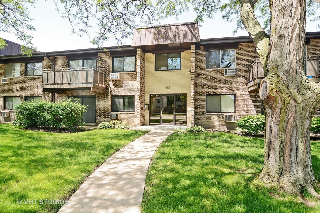 2636 N Windsor Dr. #204, Arlington Heights, IL 60004