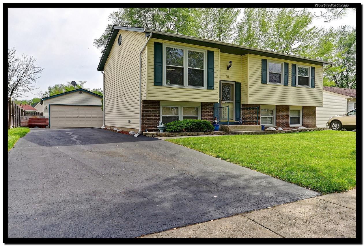 715 Westwind Dr., Bolingbrook, IL 60440