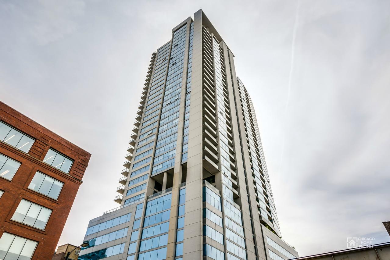 303 W Ohio St. #2205, Chicago, IL 60610