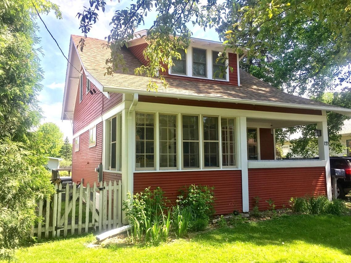 121 W Roosevelt St., Dekalb, IL 60115