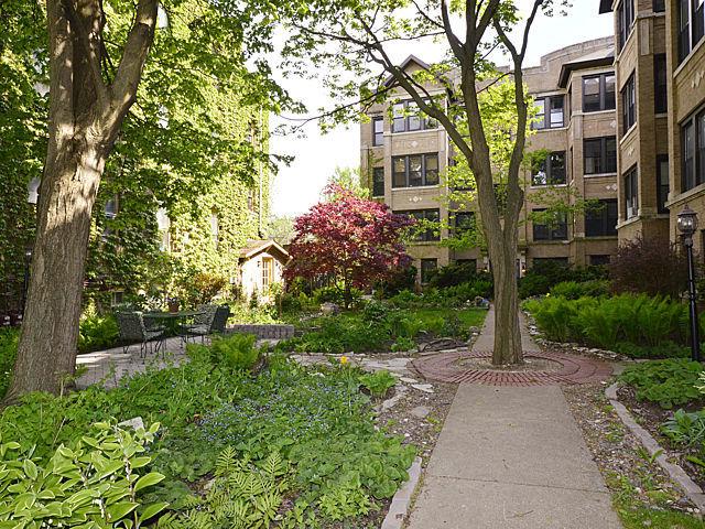 1061 W North Shore Ave. #2W, Chicago, IL 60626