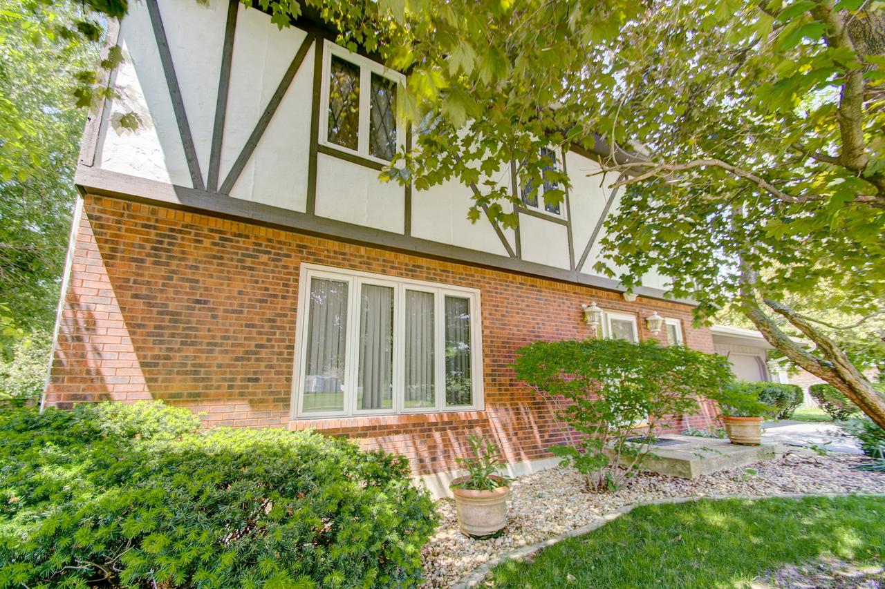 45 Manchester Way, Aurora, IL 60506