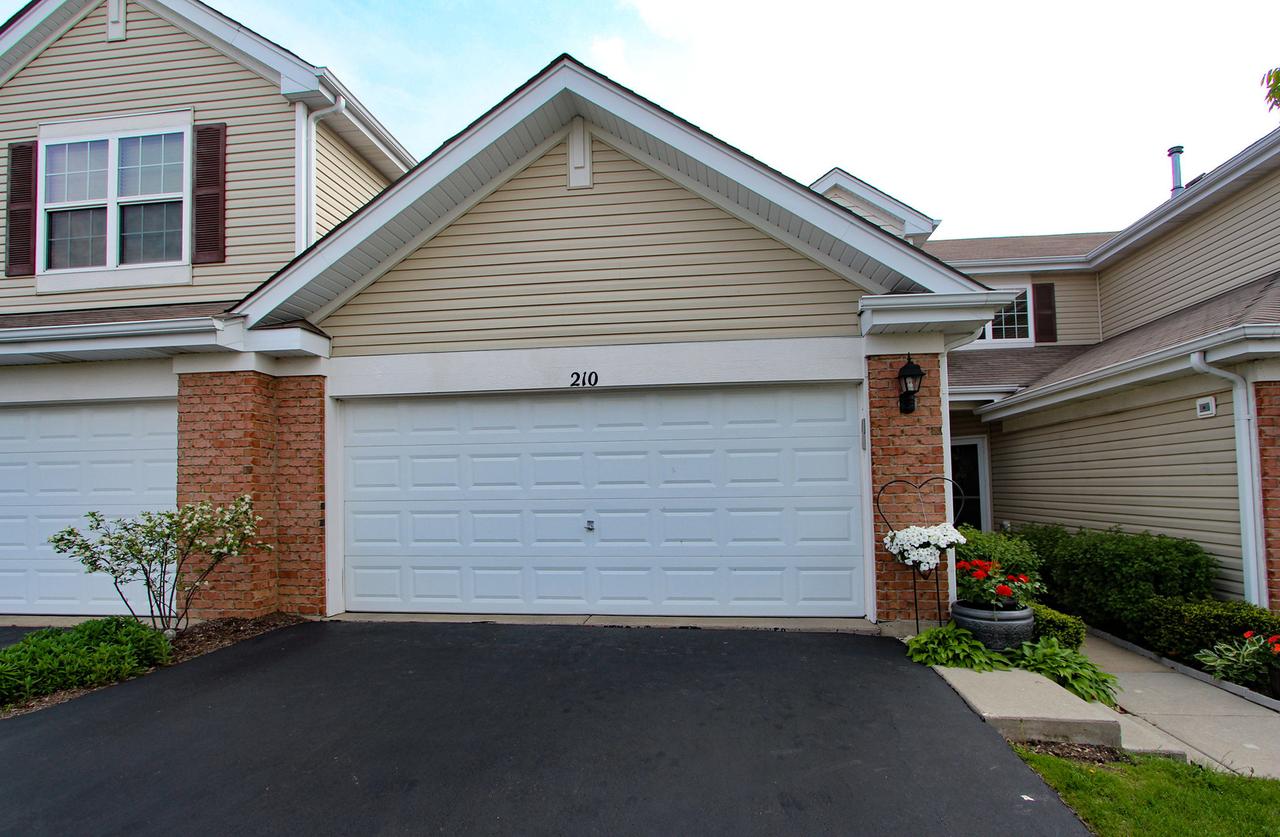 210 Wild Meadow Ln., Woodstock, IL 60098