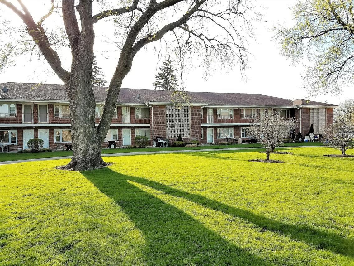 1101 Holiday Ln. #6, Des Plaines, IL 60016