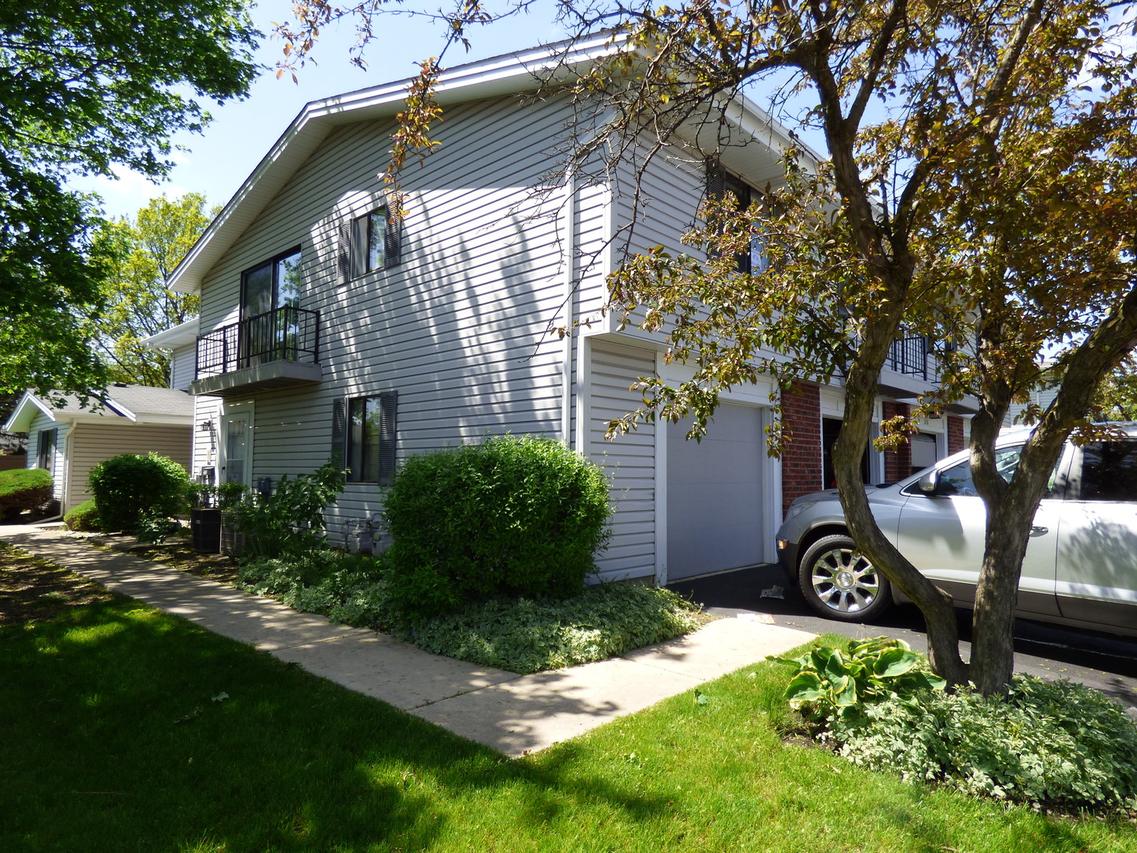 222 Patuxet Ct., Schaumburg, IL 60194