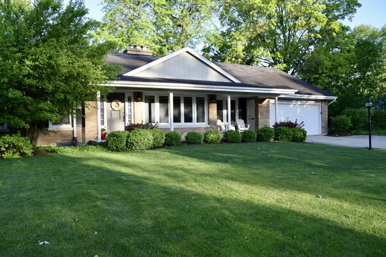 215 Alschuler Dr., Aurora, IL 60506