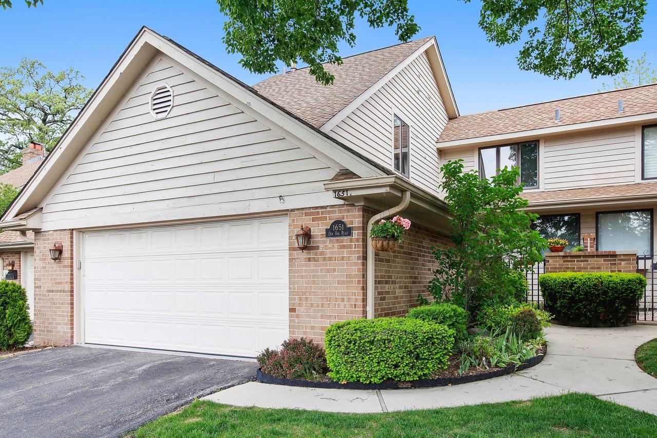 1651 Old Oak Pl., Darien, IL 60561