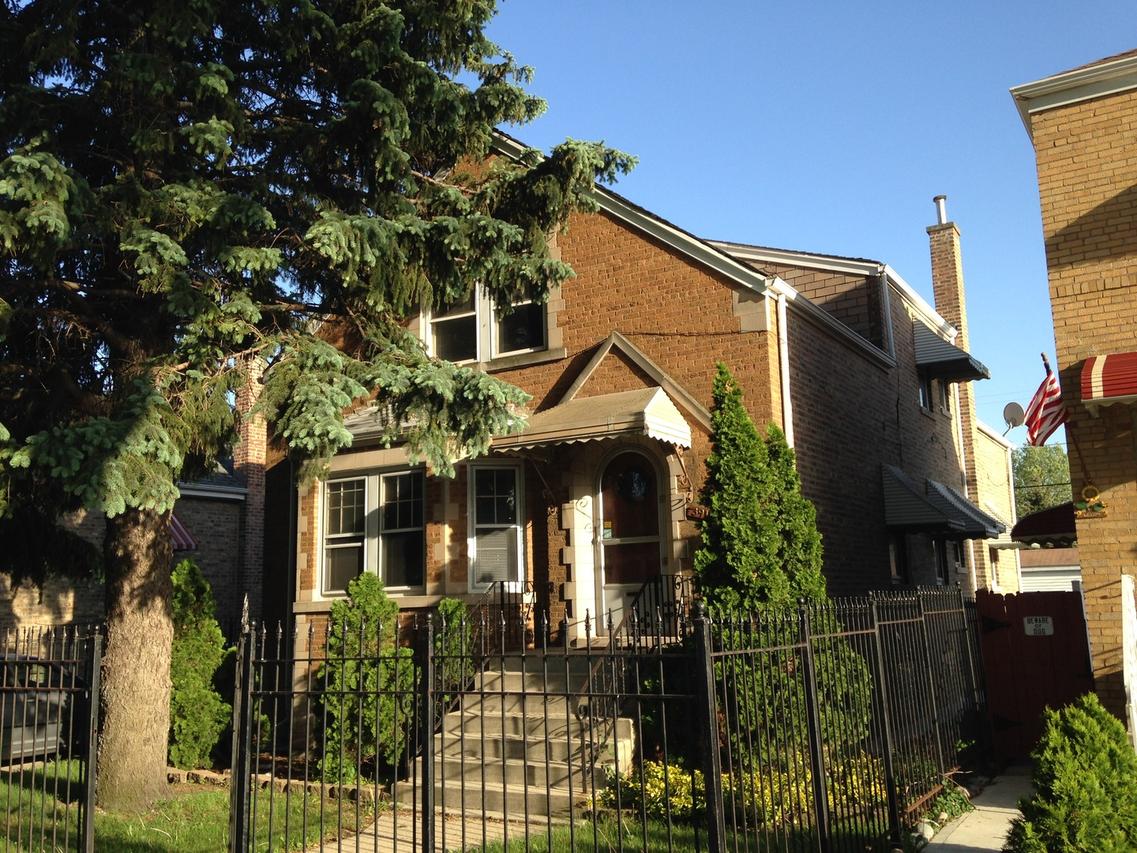 3915 W 57th St., Chicago, IL 60629