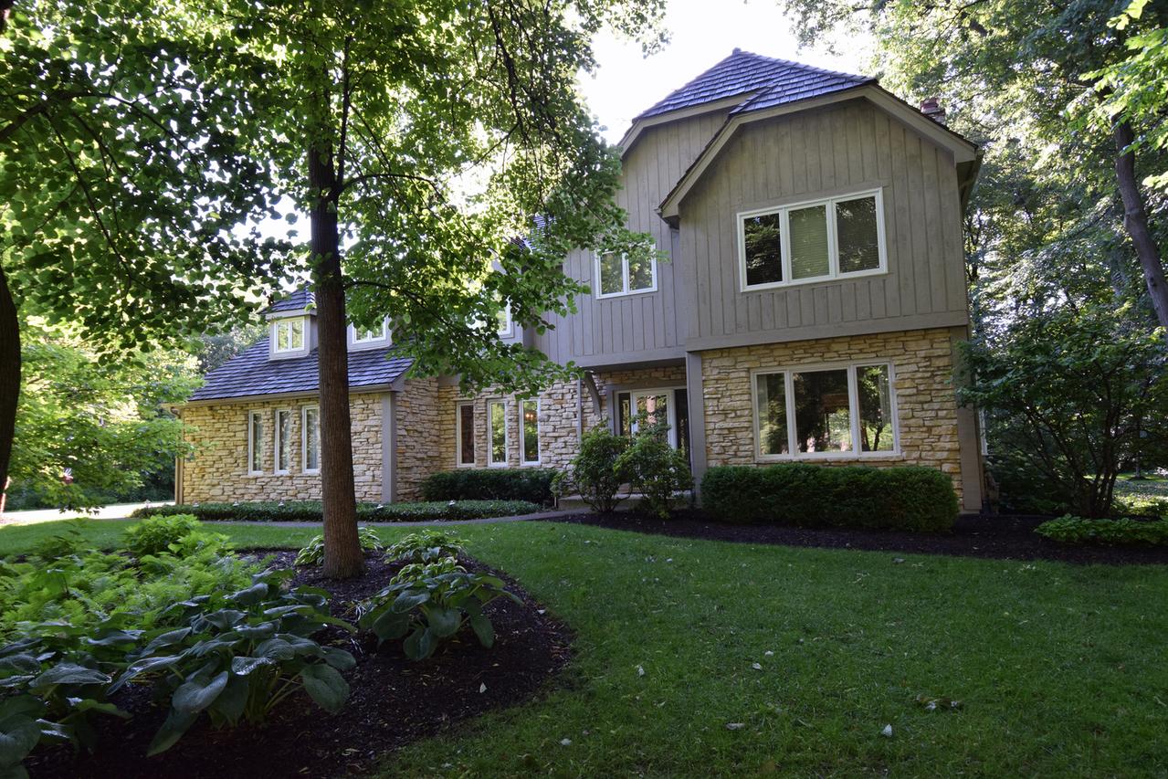 12 Stonewood Dr., St. Charles, IL 60174