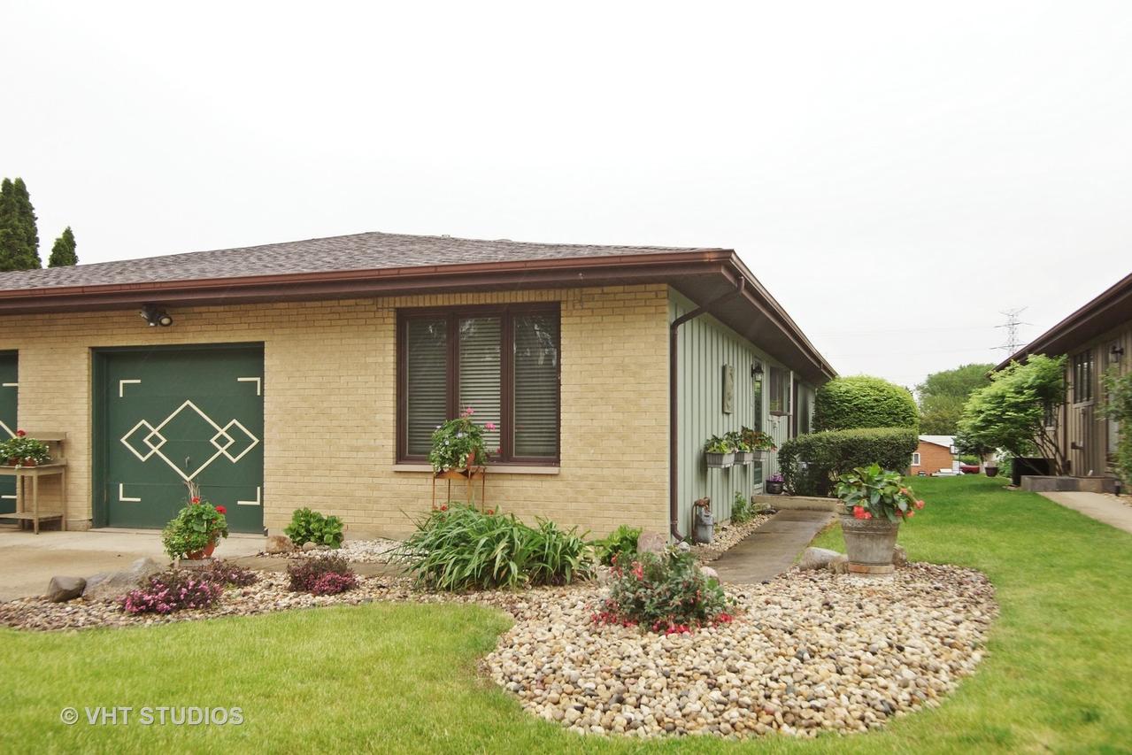 472 E Lorraine Ave., Addison, IL 60101