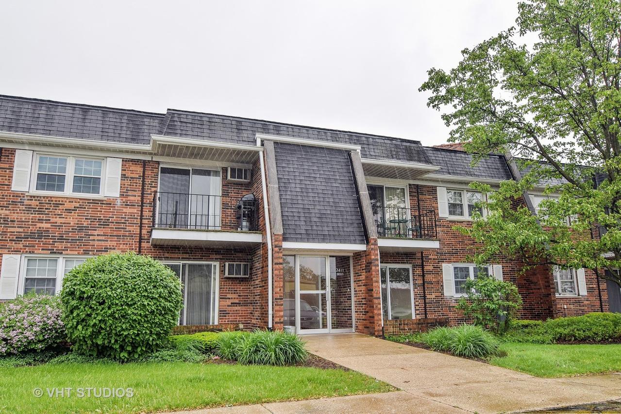 2411 Ogden Ave. #11, Downers Grove, IL 60515