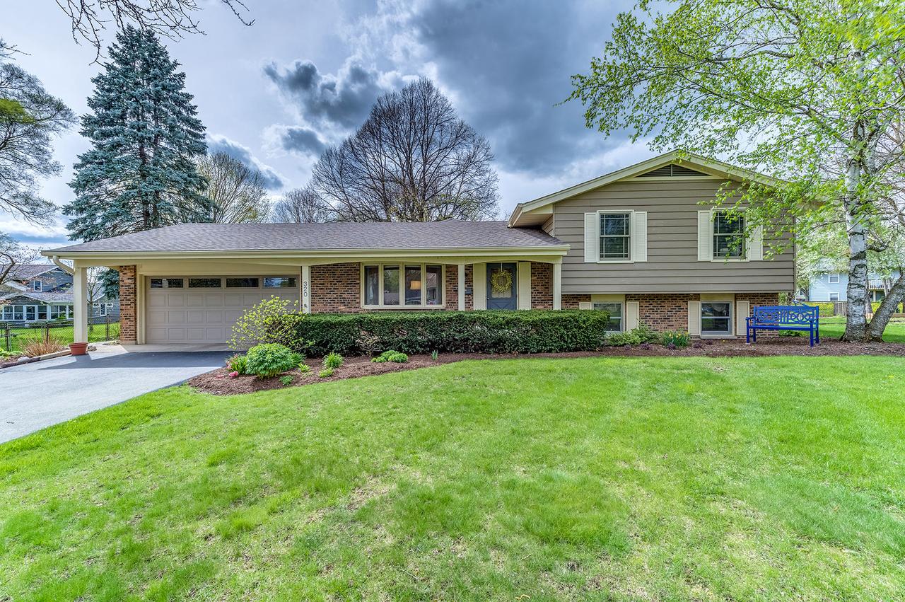 320 Suffield Ct., Geneva, IL 60134