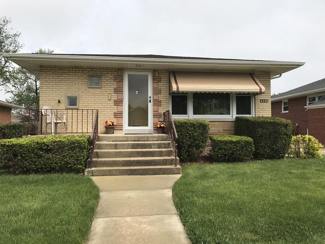 4528 W 101st St., Oak Lawn, IL 60453