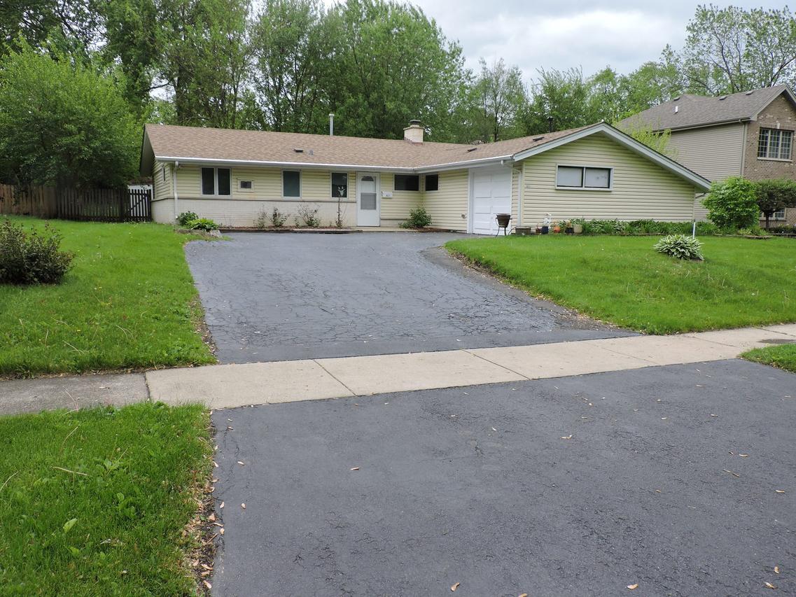 1821 Warwick Ln., Schaumburg, IL 60193