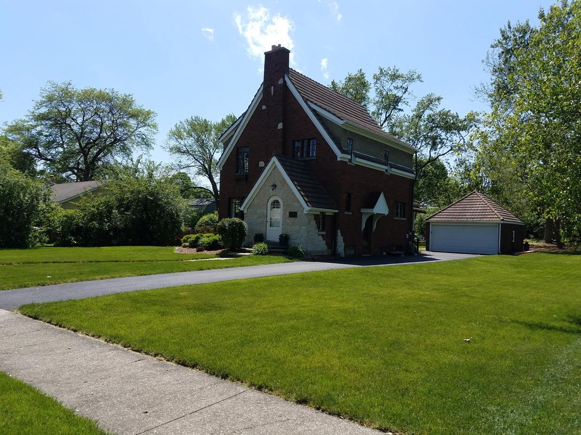 610 Crest St., Wheaton, IL 60187
