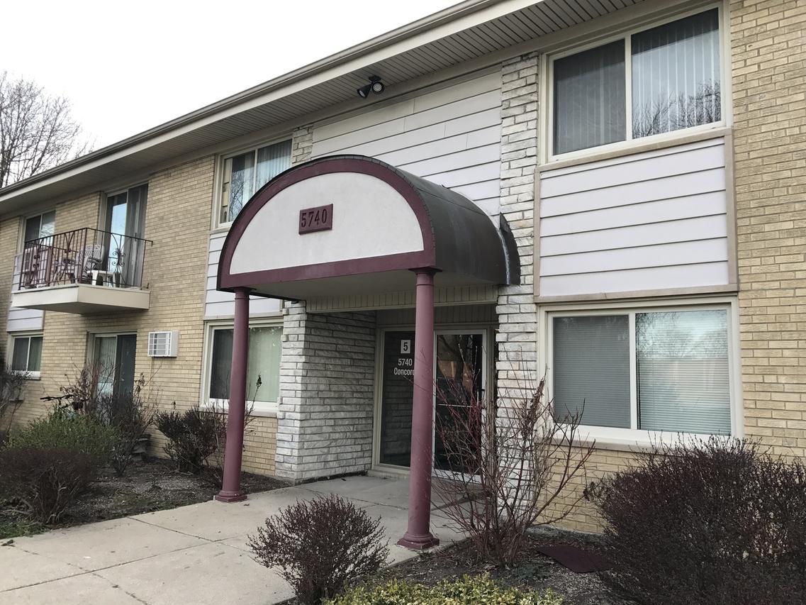 5740 Concord Ln. #17, Clarendon Hills, IL 60514