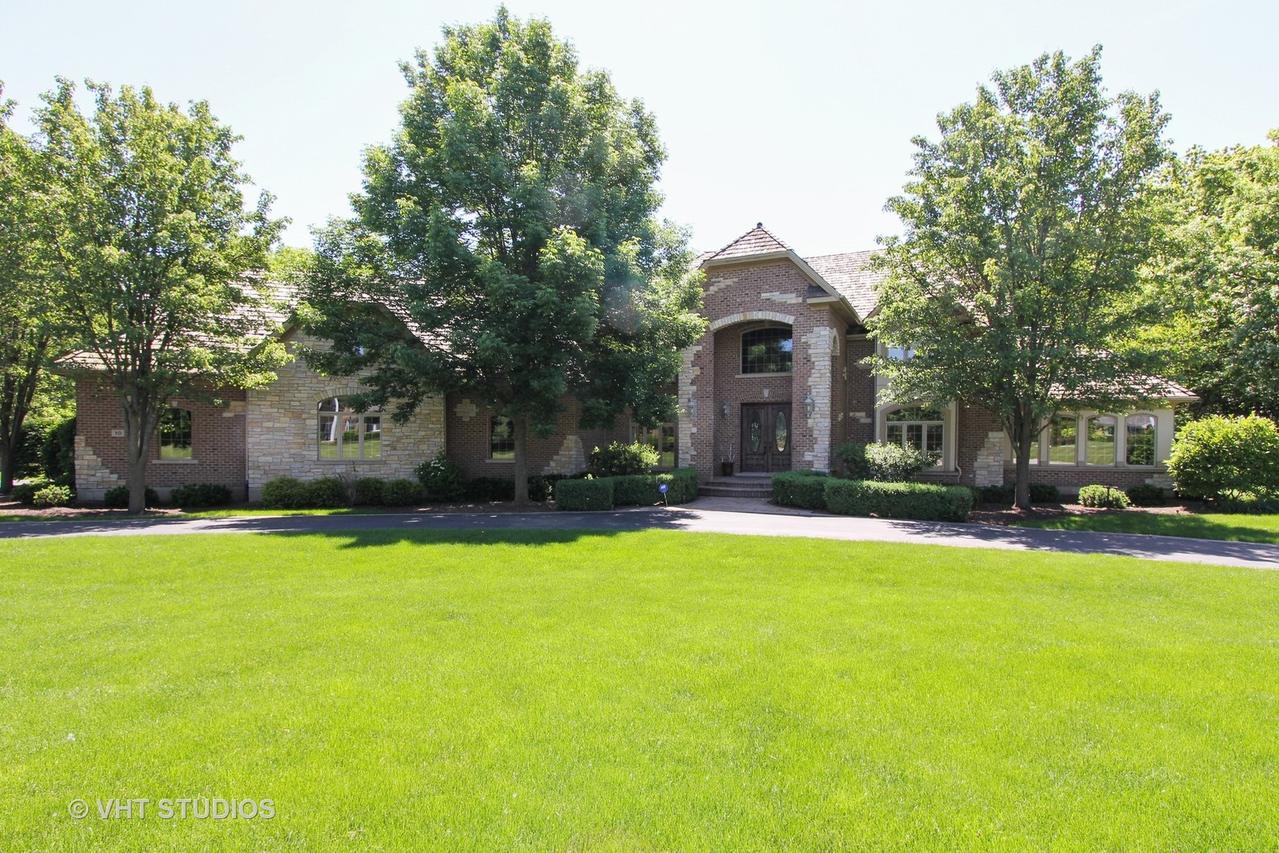 10 Arrowwood Dr., Hawthorn Woods, IL 60047