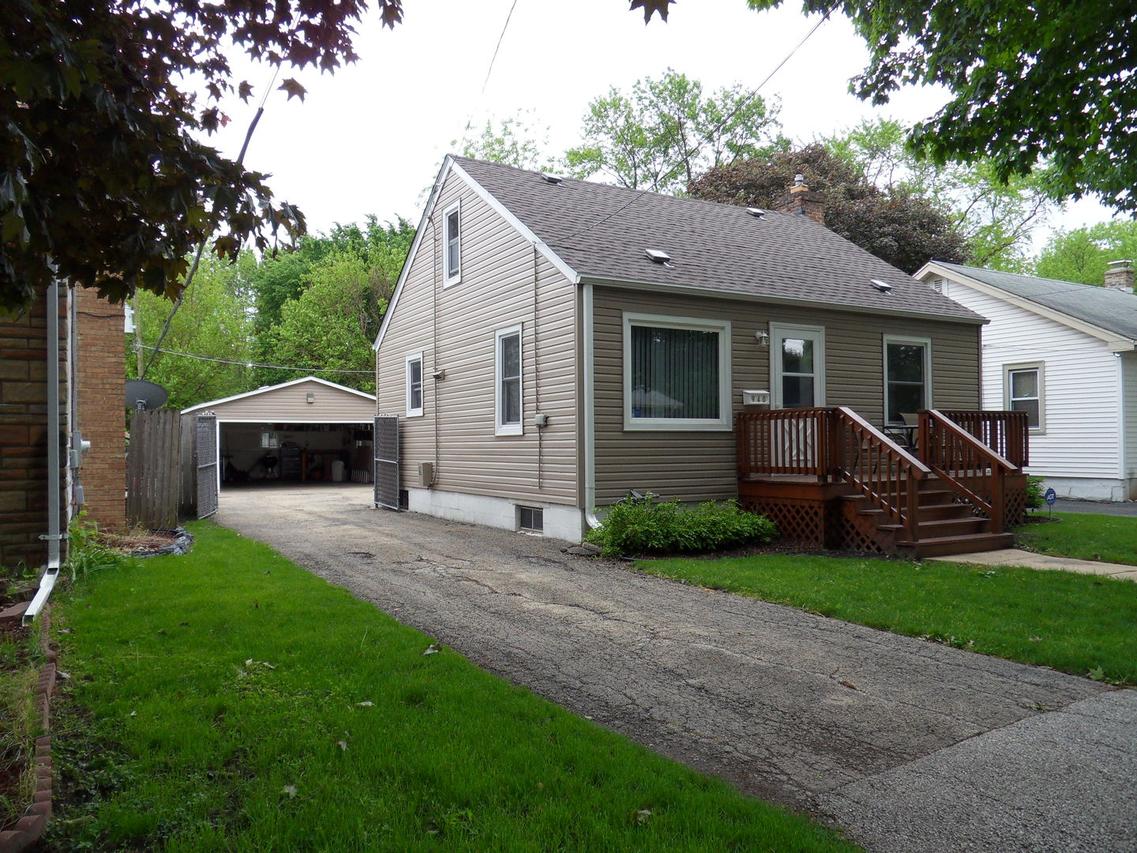 940 Plum St., Aurora, IL 60506