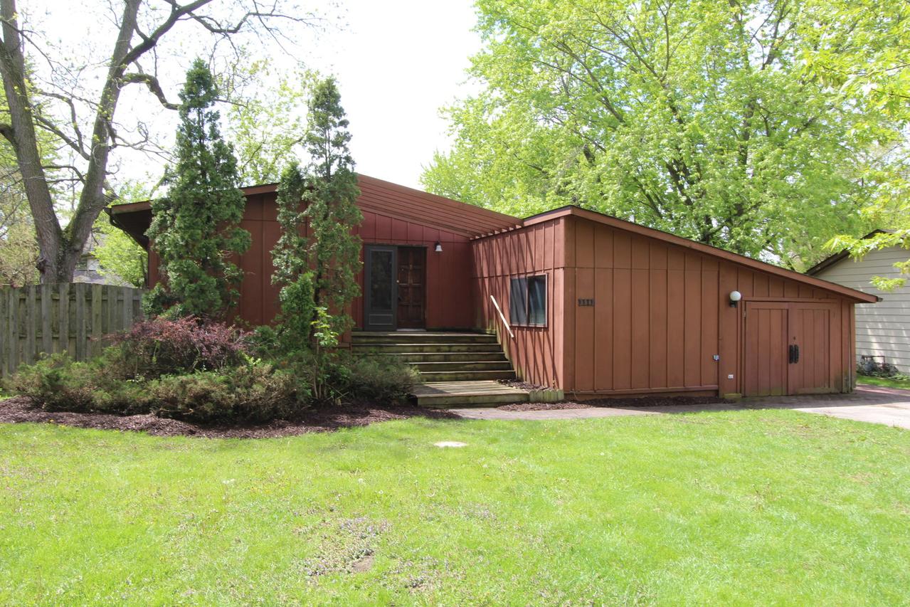 1111 W Violet Dr., Holiday Hills, IL 60051