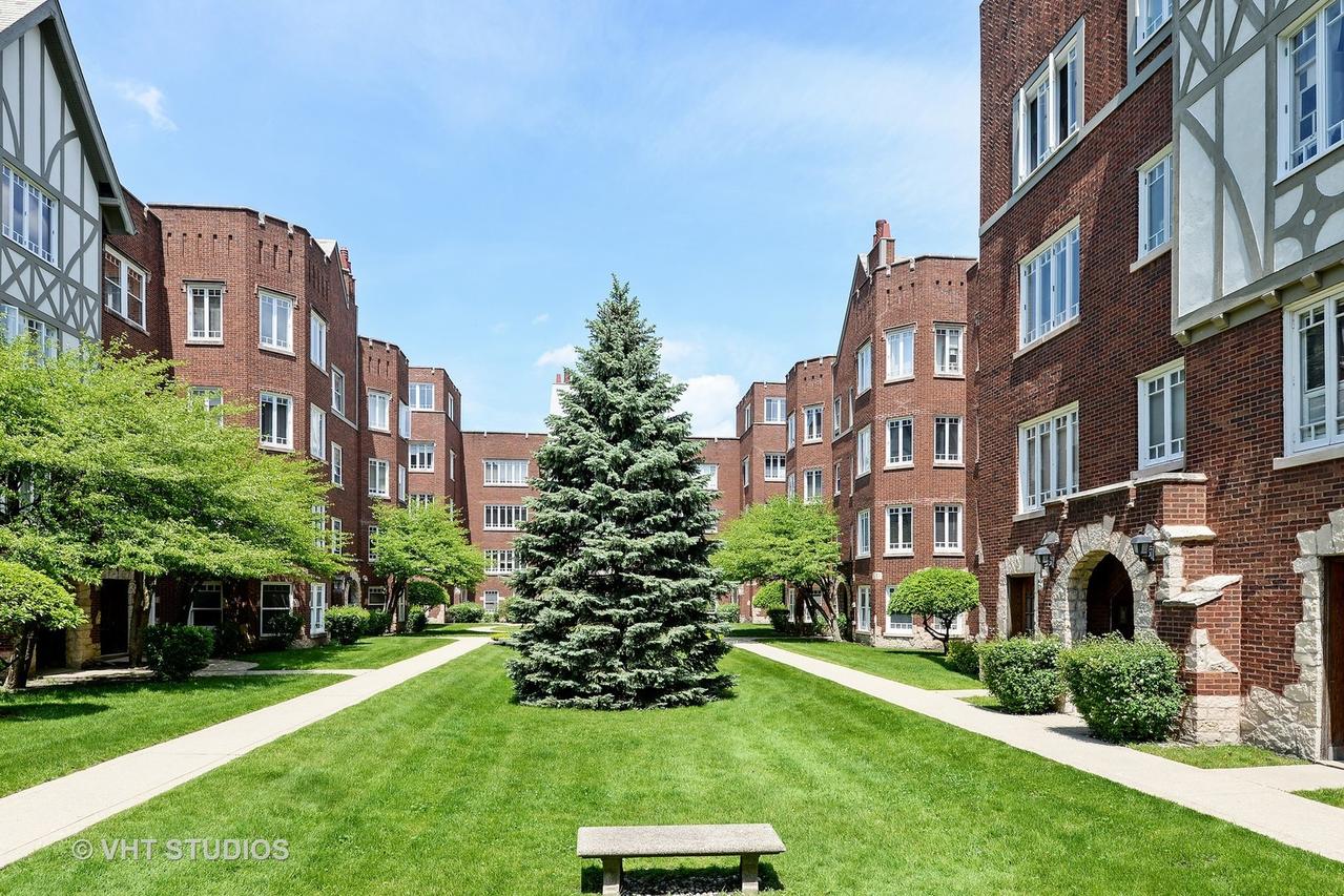2460 W Estes Ave. #2, Chicago, IL 60645