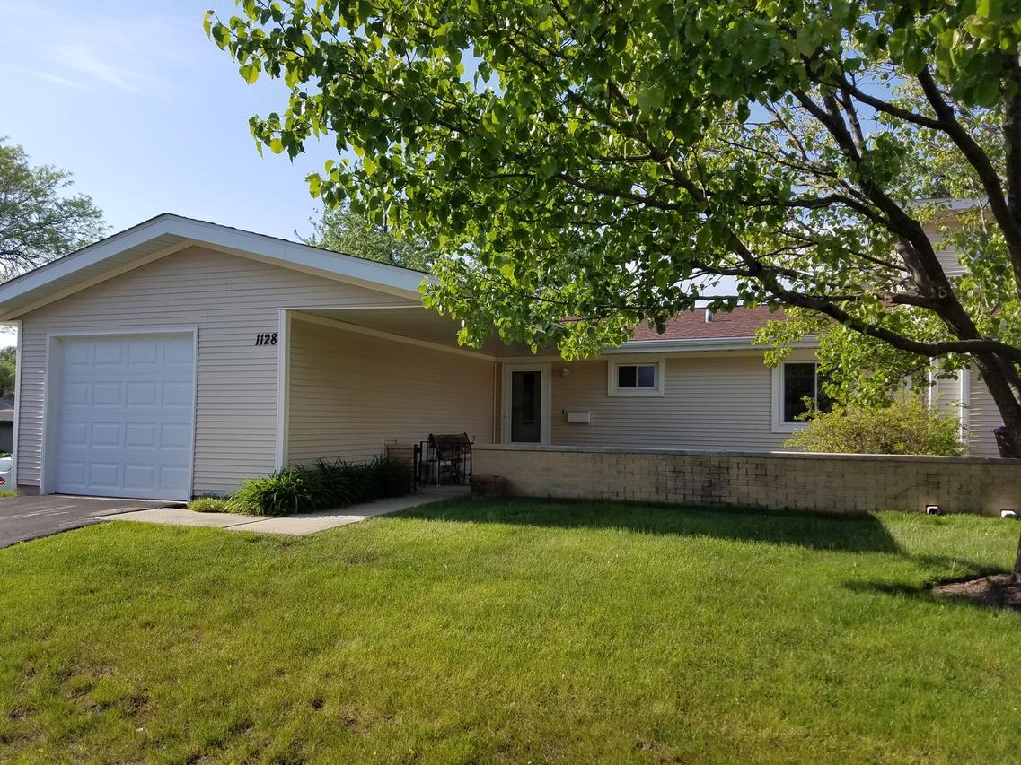 1128 Danvers Ct., Schaumburg, IL 60193