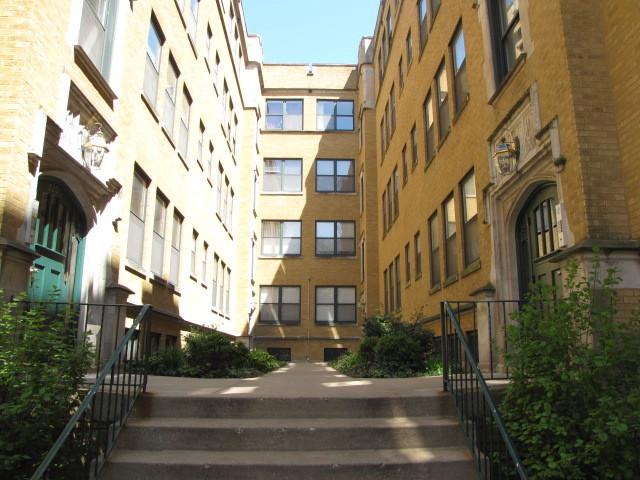 7207 S Yates Blvd. #2B, Chicago, IL 60649