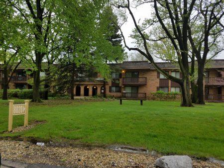 8020 Woodglen Ln. #207, Downers Grove, IL 60516