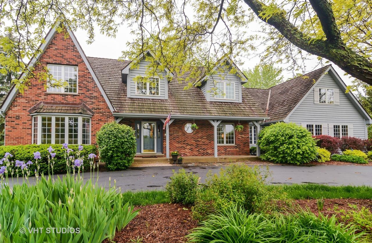 51 Lynn Dr., Hawthorn Woods, IL 60047