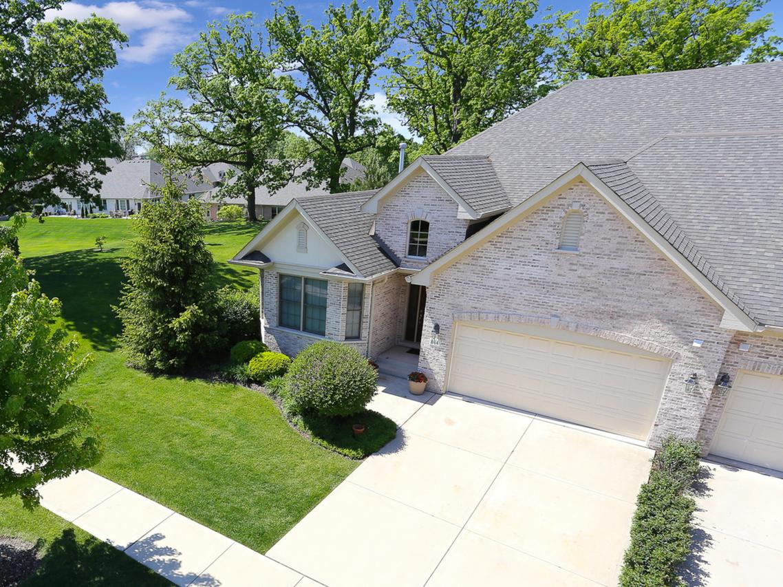 864 Woodglen Ln., Lemont, IL 60439