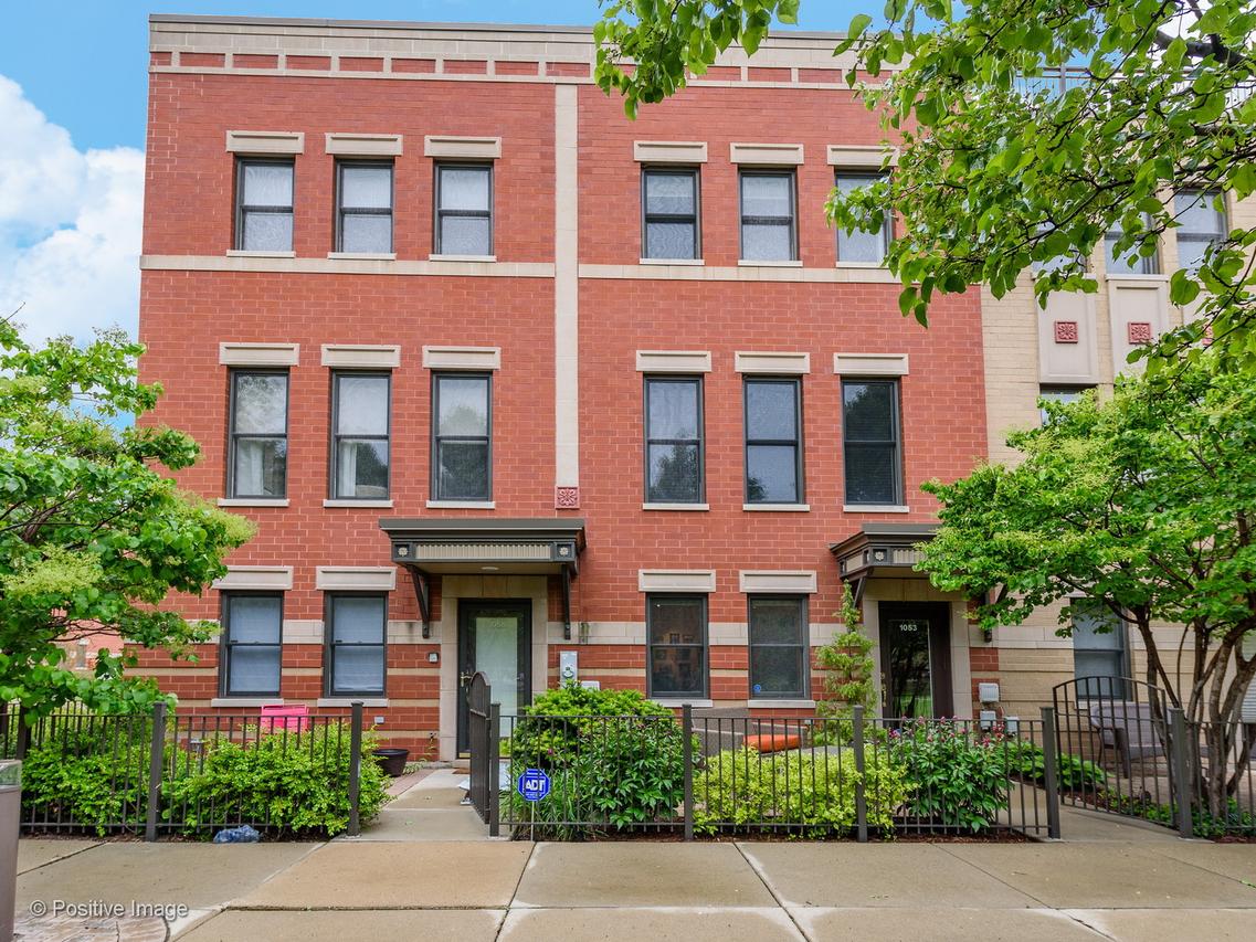 1053 N Kingsbury St., Chicago, IL 60610