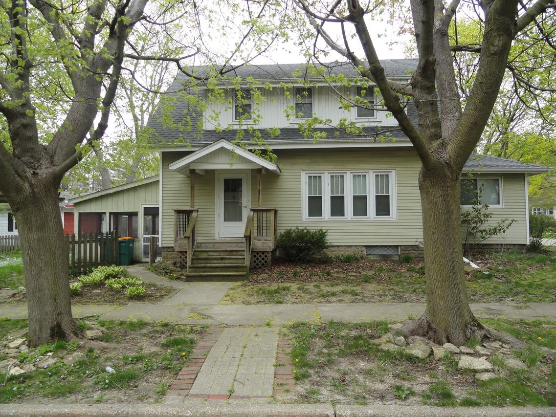 903 N 12th St., Dekalb, IL 60115