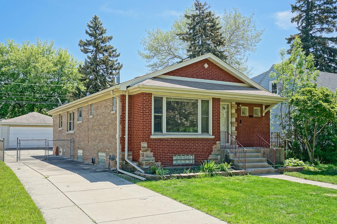 9715 S California Ave., Evergreen Park, IL 60805