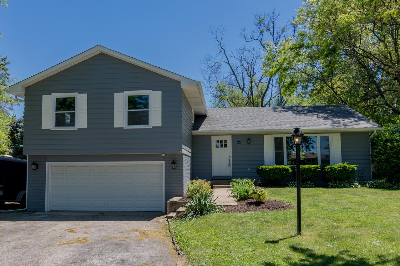 27W047 Parkway Dr., Winfield, IL 60190