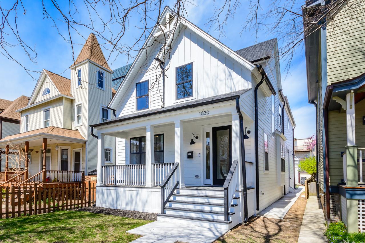 1830 W Belle Plaine Ave., Chicago, IL 60613
