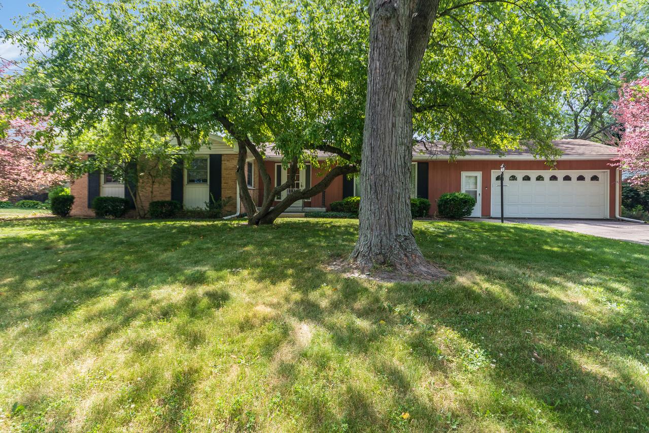 715 Mcclaran Ave., Aurora, IL 60506