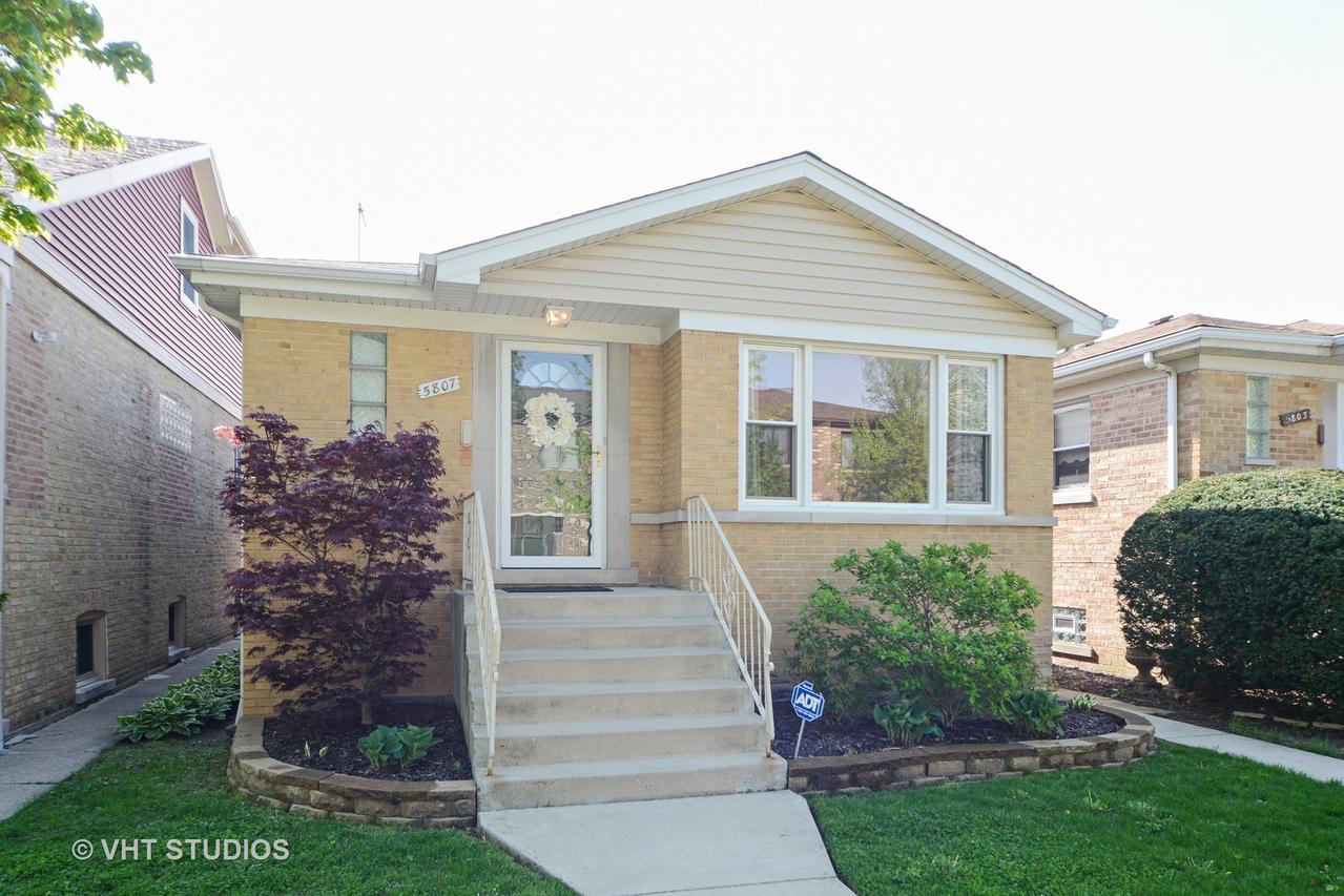 5807 N Napoleon Ave., Chicago, IL 60631