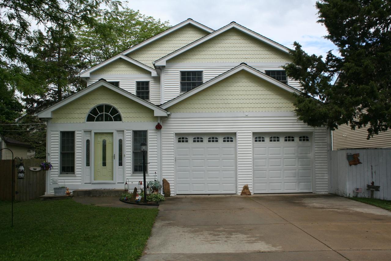 411 Grand Blvd., Wauconda, IL 60084