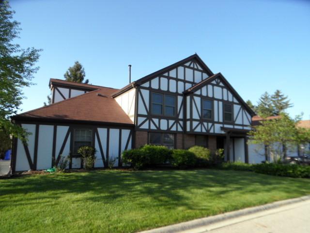 1701 Grosvenor Cir. #B, Wheaton, IL 60189