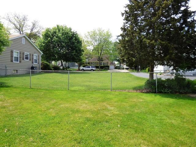 418 Washington St., Barrington, IL 60010