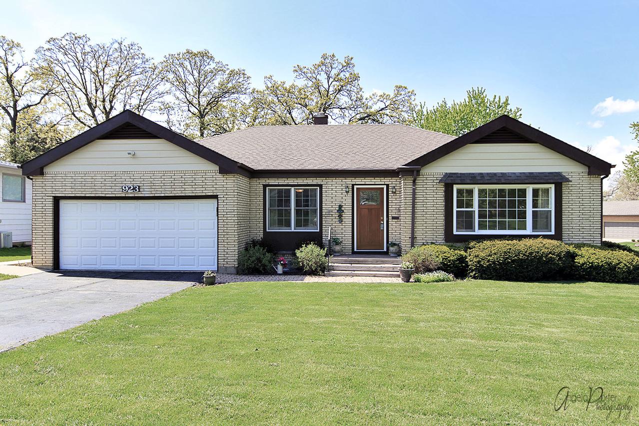 923 Royal Dr., Mchenry, IL 60050