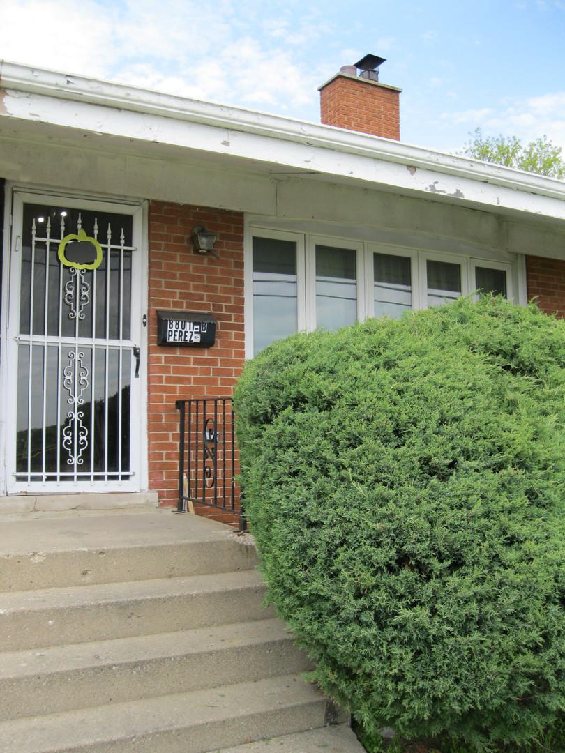 8801 Robin Dr. #B, Des Plaines, IL 60016