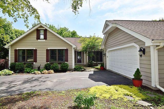 1552 Country Squire Dr., Geneva, IL 60134