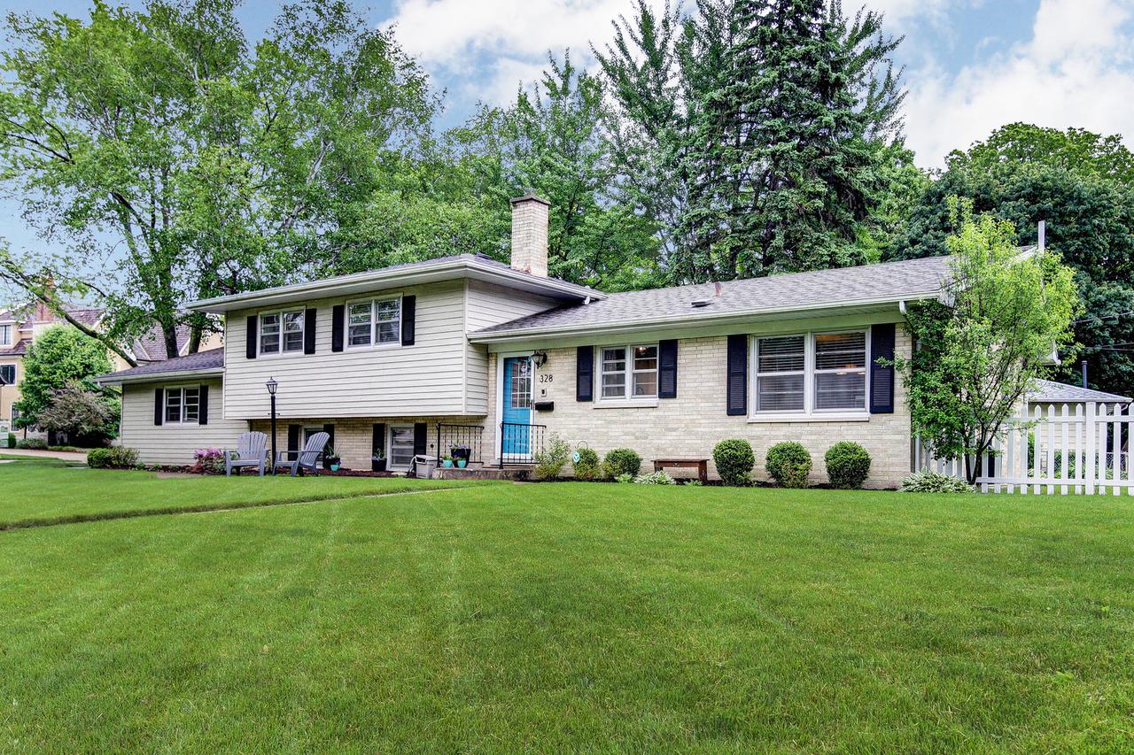 328 Redbud Dr., Naperville, IL 60540