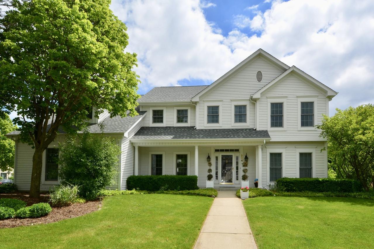 204 Millcreek Ln., Naperville, IL 60540